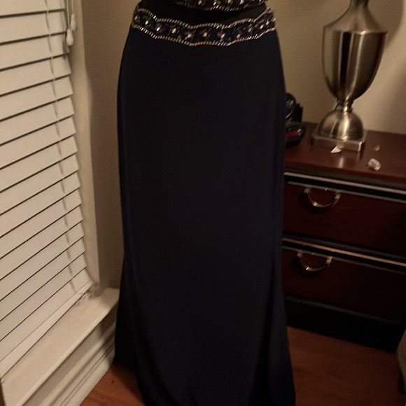 Elegant Camille Dark Blue 2 piece gown with crystals and beads Size 10 - Picture 7 of 9